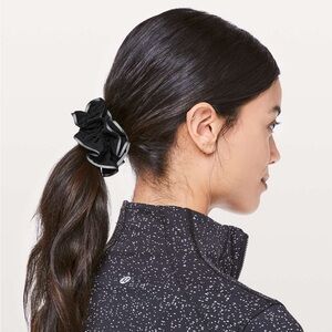 2 LULULEMON LIGHT LOCKS SCRUNCHIES